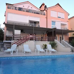 https://berat-apartment.in-istria.net