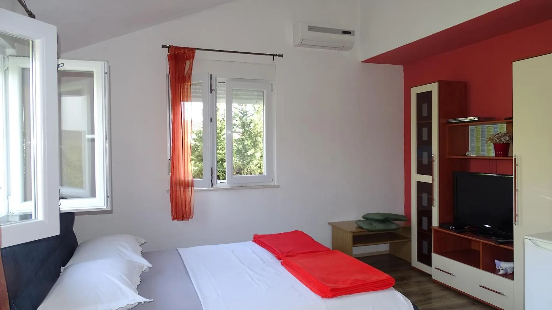 Apartments Luna Sukosan